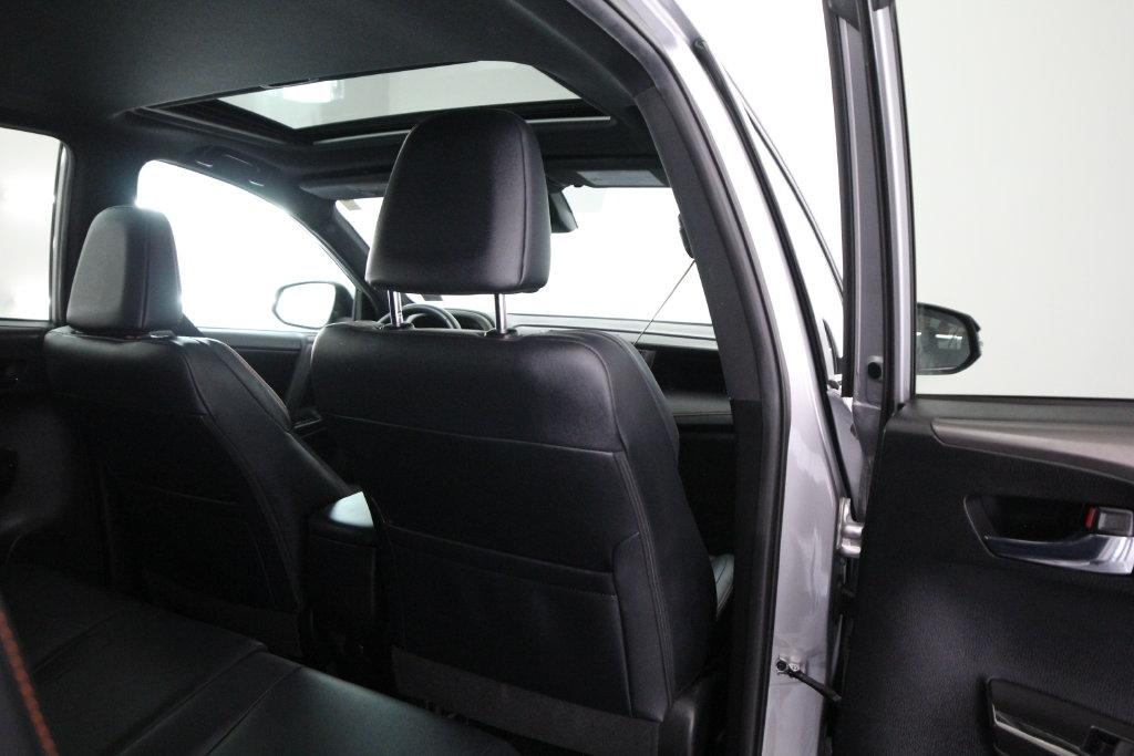 Toyota RAV4 SE AWD (Natl) 2017