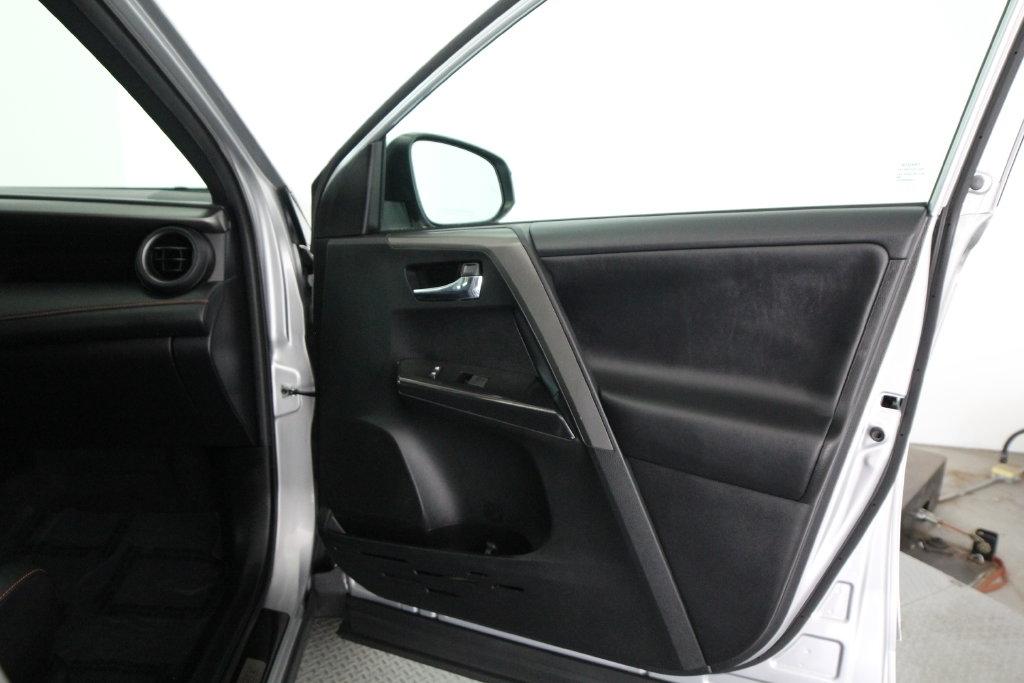 Toyota RAV4 SE AWD (Natl) 2017