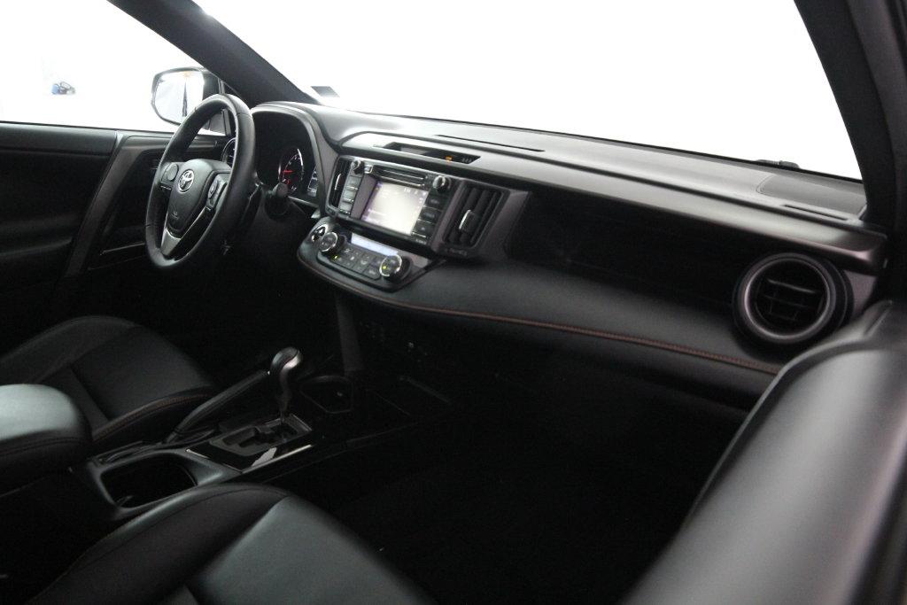Toyota RAV4 SE AWD (Natl) 2017