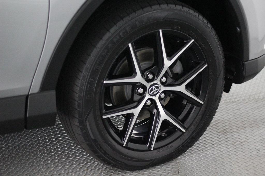 Toyota RAV4 SE AWD (Natl) 2017