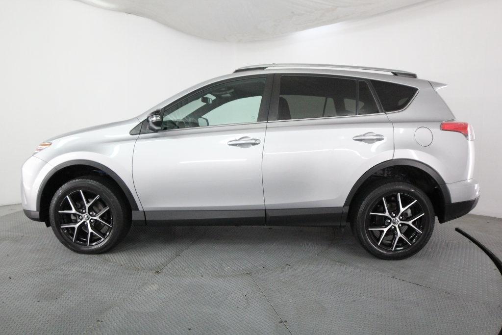 Toyota RAV4 SE AWD (Natl) 2017