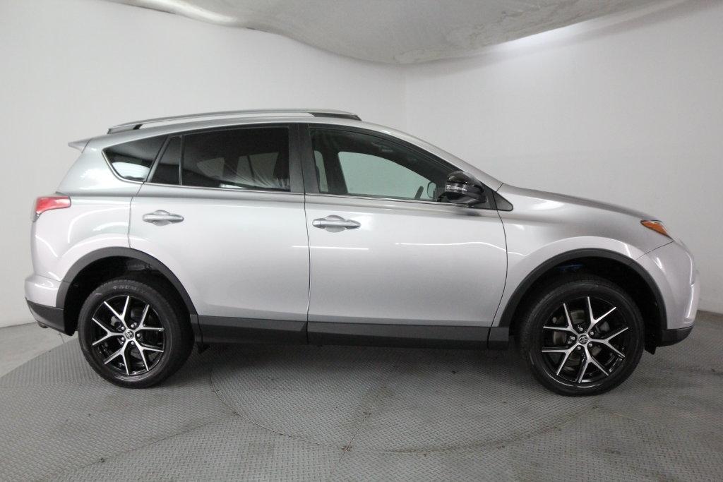 Toyota RAV4 SE AWD (Natl) 2017