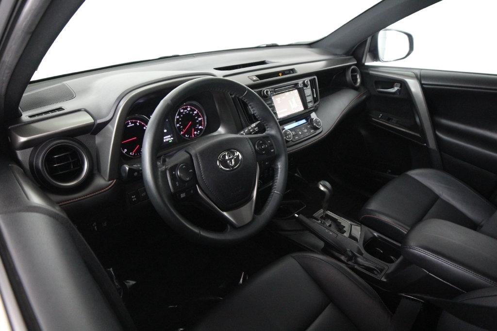 Toyota RAV4 SE AWD (Natl) 2017