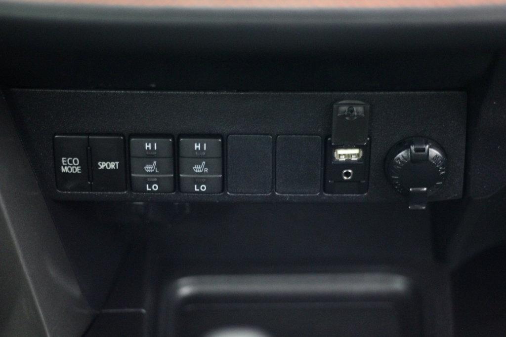 Toyota RAV4 SE AWD (Natl) 2017