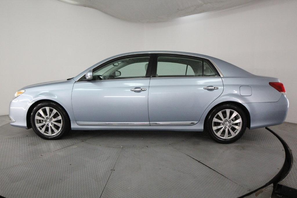 Toyota Avalon 4dr Sdn (Natl) 2012