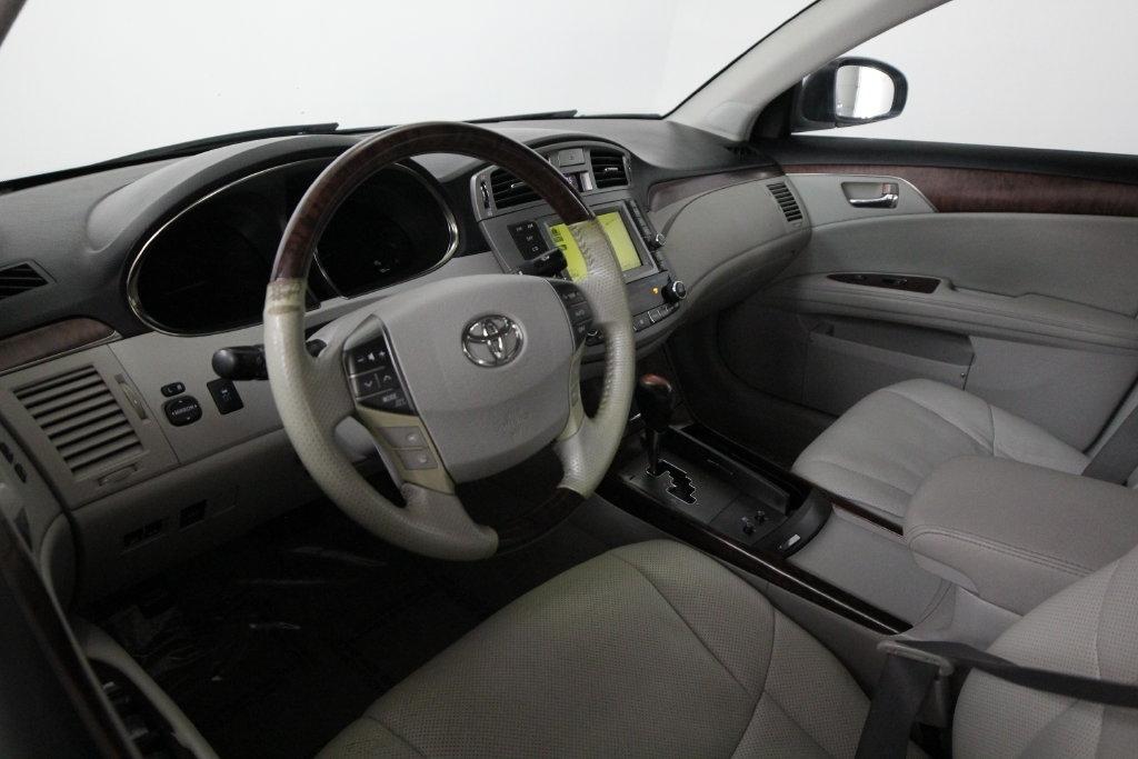 Toyota Avalon 4dr Sdn (Natl) 2012