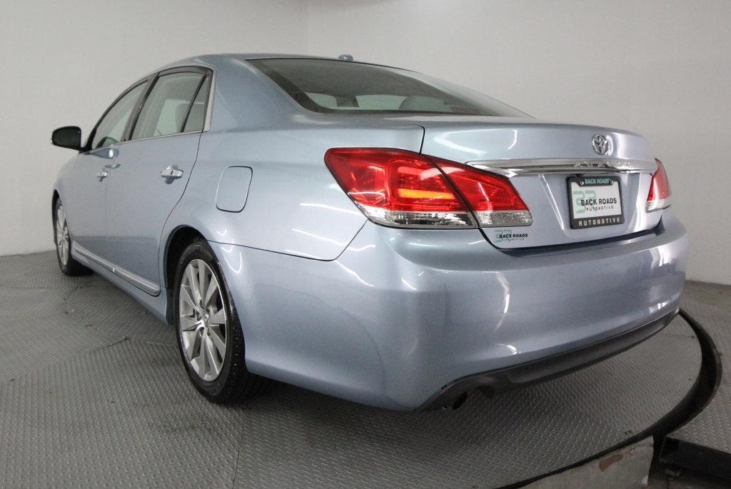 Toyota Avalon 4dr Sdn (Natl) 2012