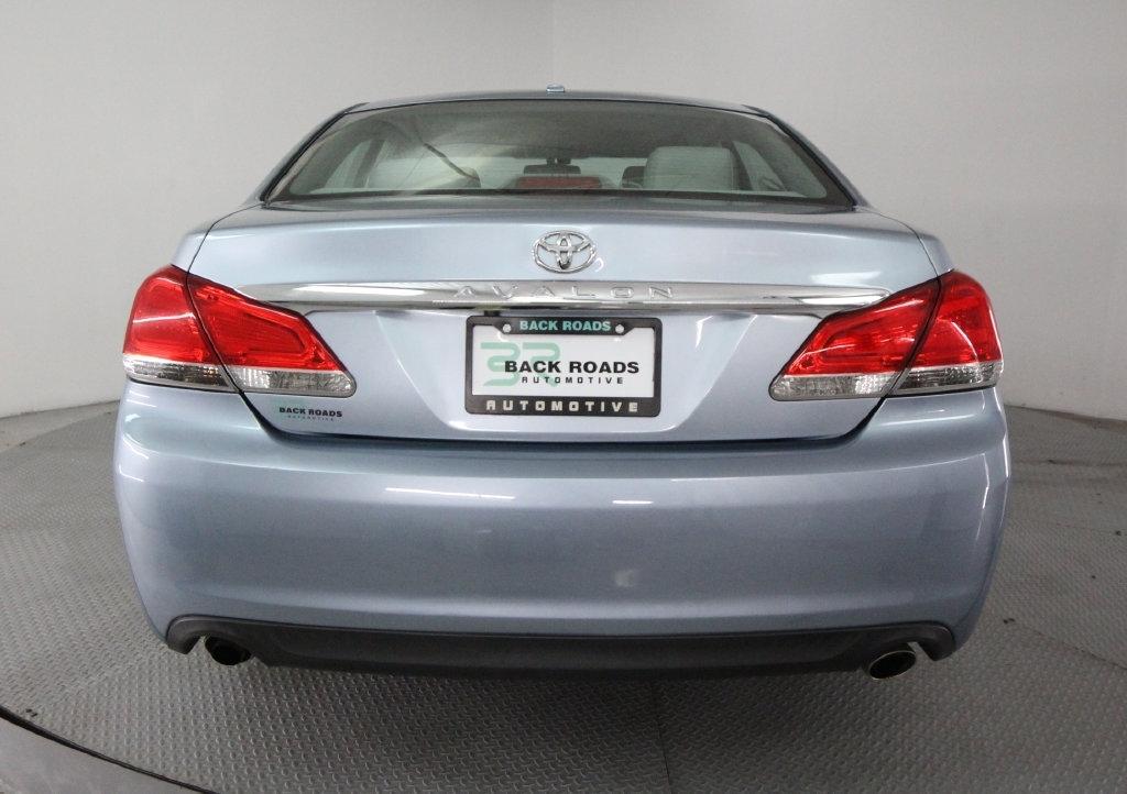 Toyota Avalon 4dr Sdn (Natl) 2012