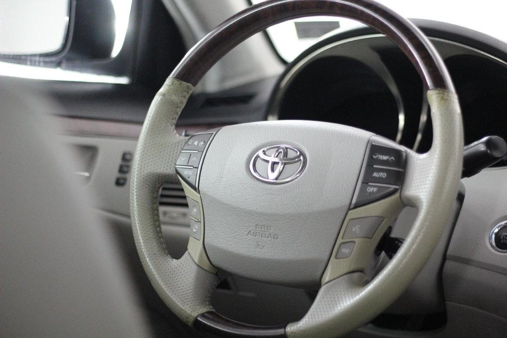 Toyota Avalon 4dr Sdn (Natl) 2012