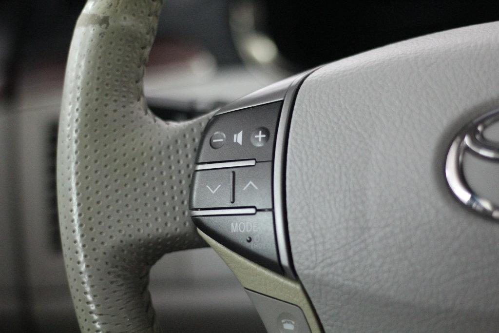 Toyota Avalon 4dr Sdn (Natl) 2012