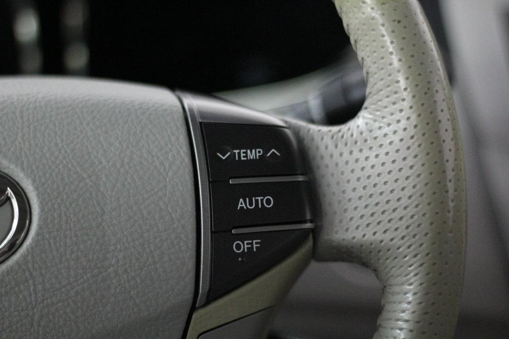Toyota Avalon 4dr Sdn (Natl) 2012