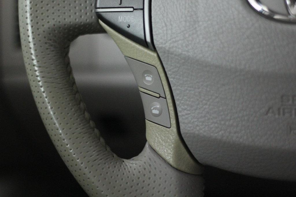 Toyota Avalon 4dr Sdn (Natl) 2012