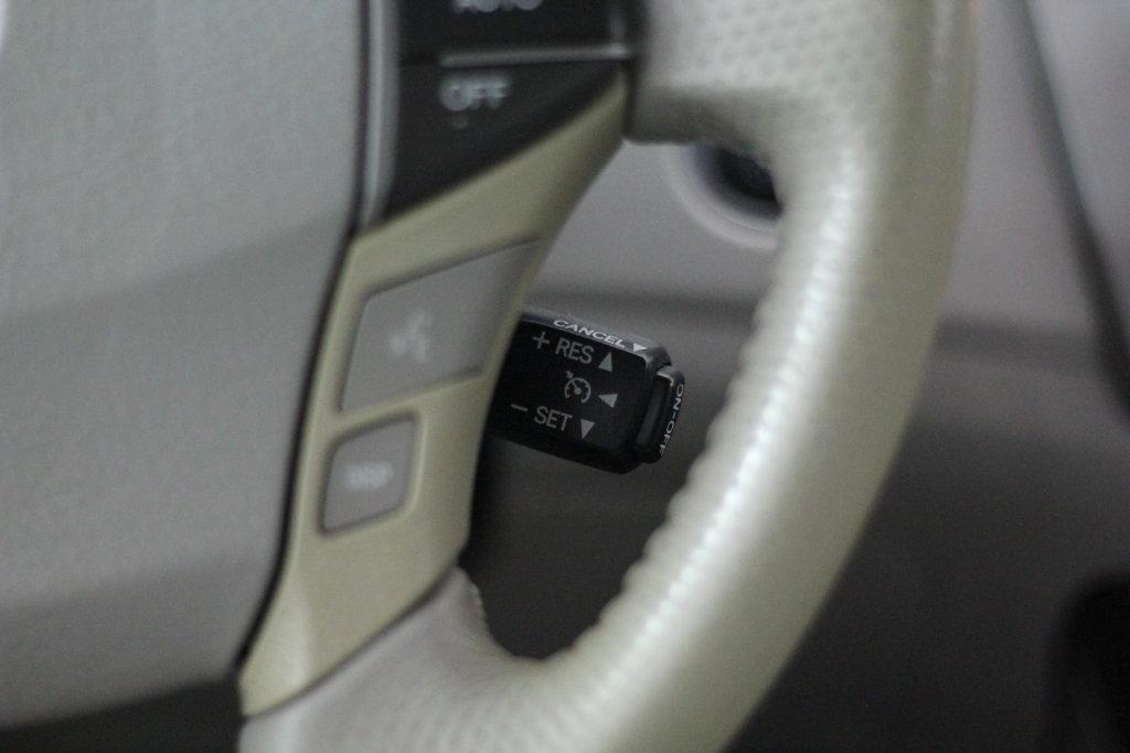 Toyota Avalon 4dr Sdn (Natl) 2012