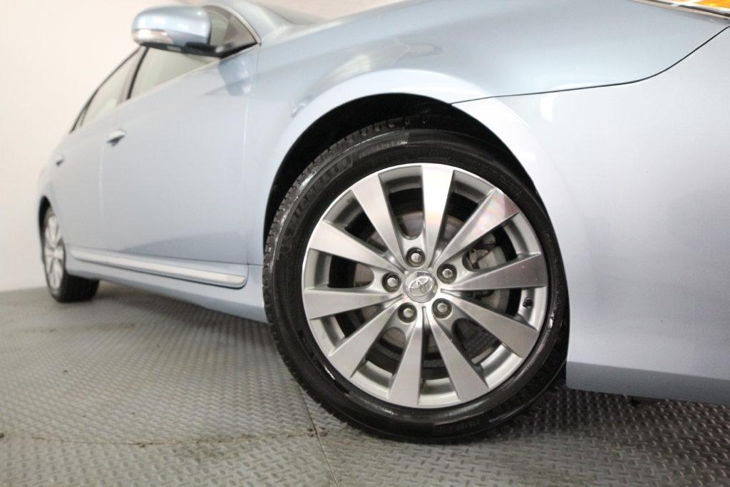 Toyota Avalon 4dr Sdn (Natl) 2012