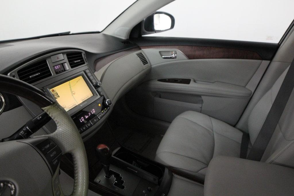 Toyota Avalon 4dr Sdn (Natl) 2012