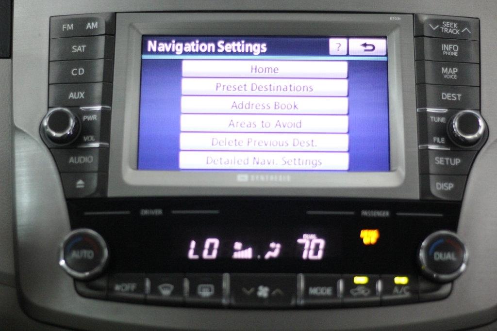 Toyota Avalon 4dr Sdn (Natl) 2012