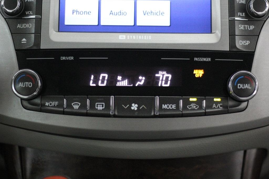 Toyota Avalon 4dr Sdn (Natl) 2012