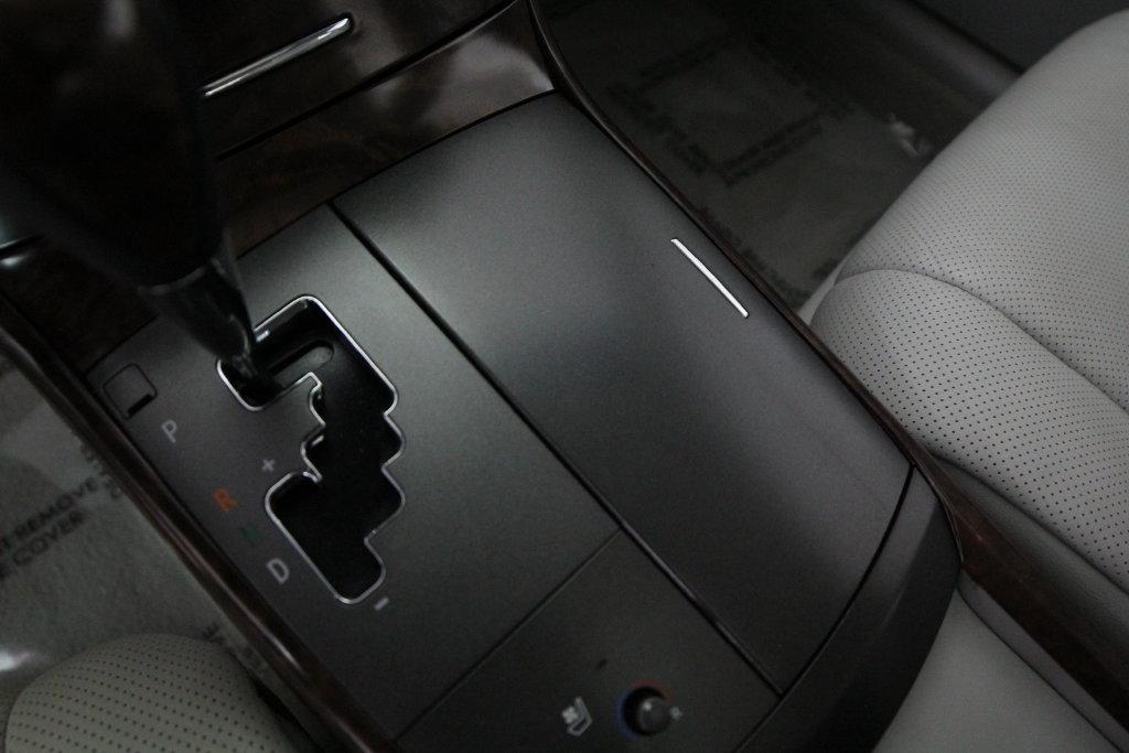 Toyota Avalon 4dr Sdn (Natl) 2012