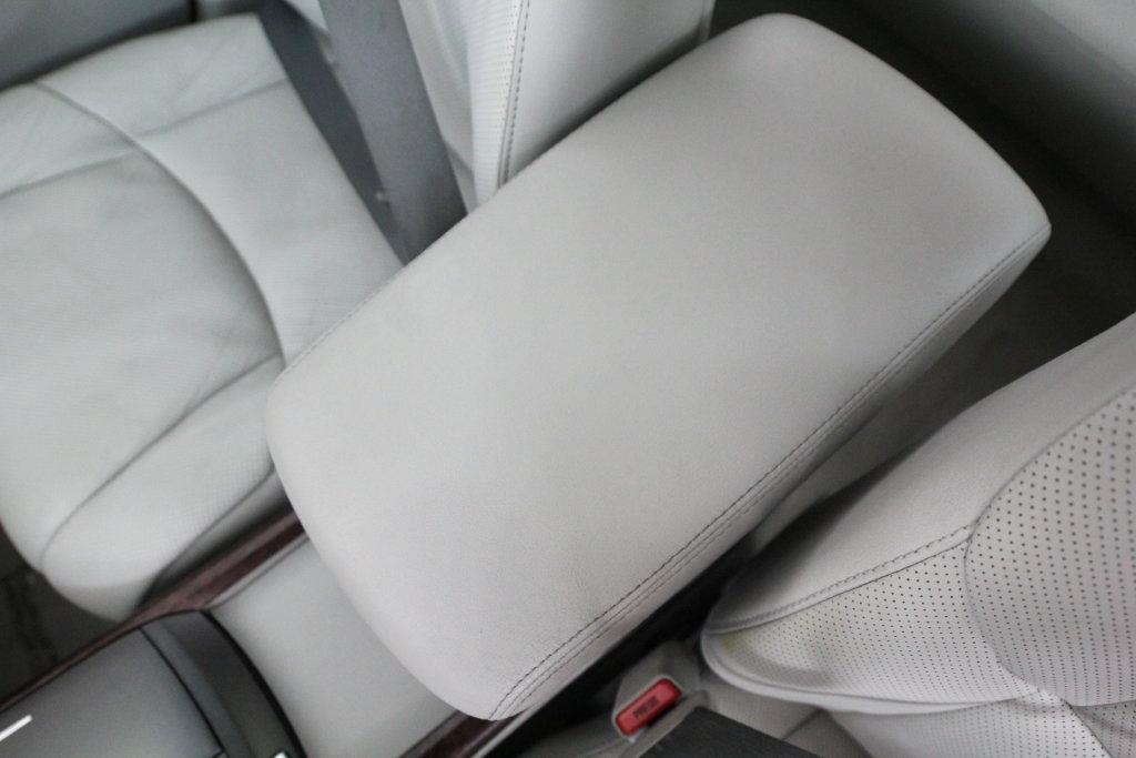 Toyota Avalon 4dr Sdn (Natl) 2012