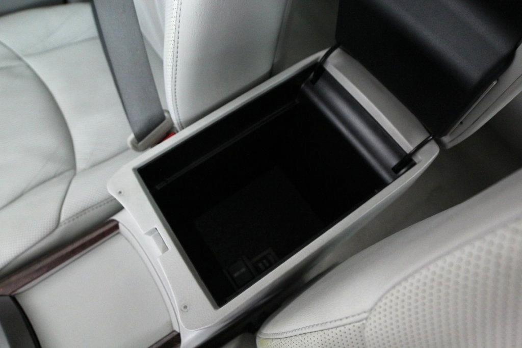 Toyota Avalon 4dr Sdn (Natl) 2012
