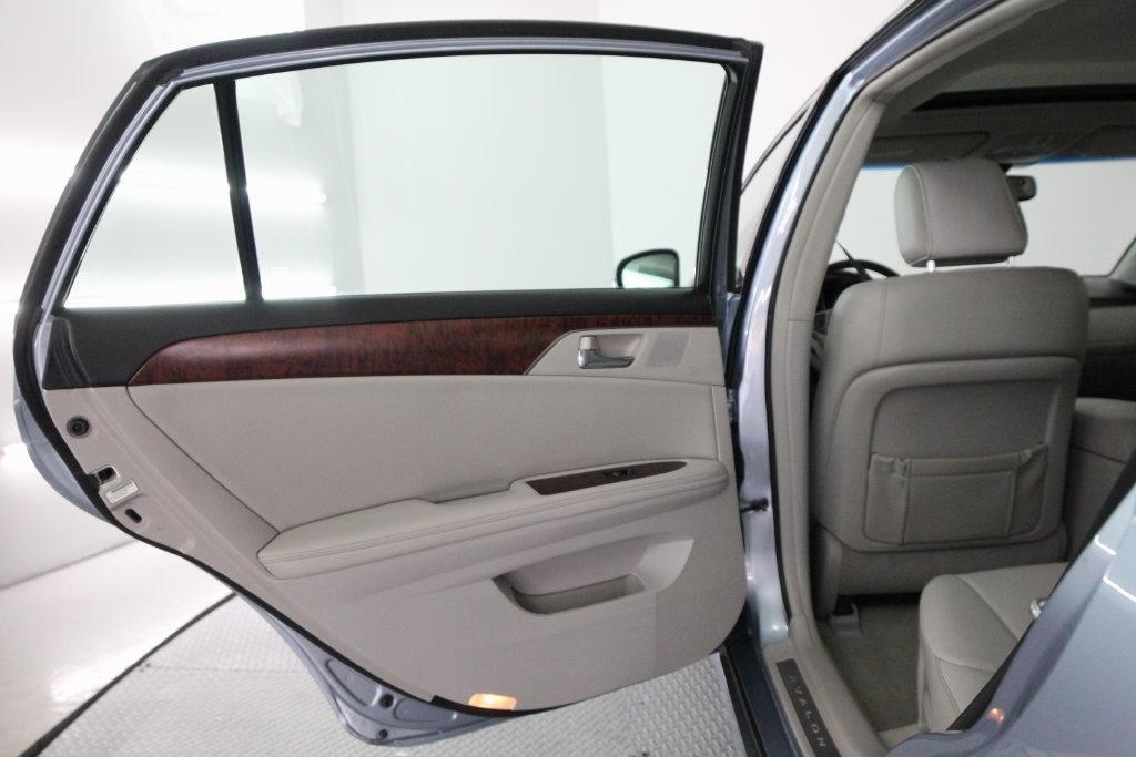 Toyota Avalon 4dr Sdn (Natl) 2012