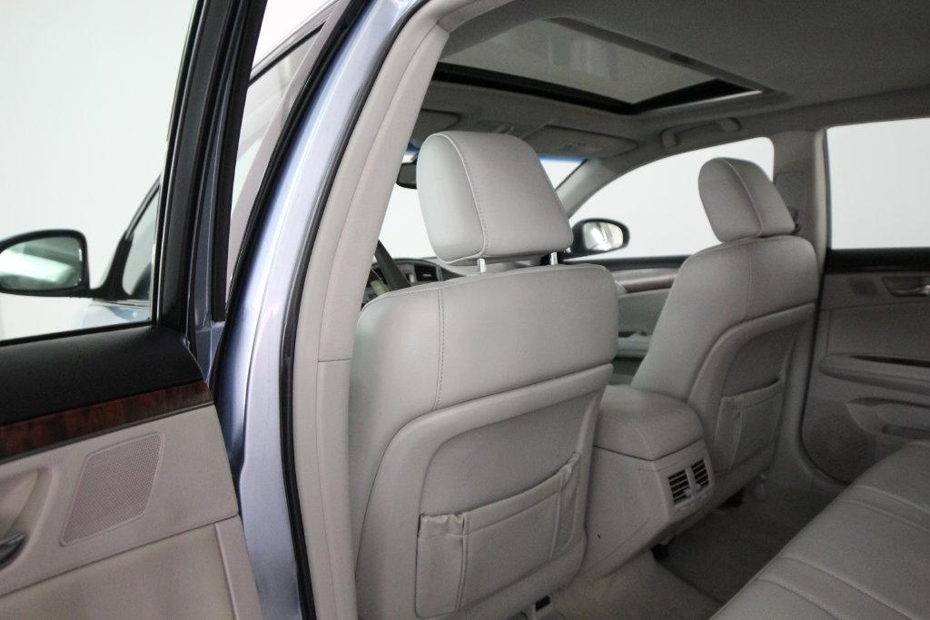 Toyota Avalon 4dr Sdn (Natl) 2012