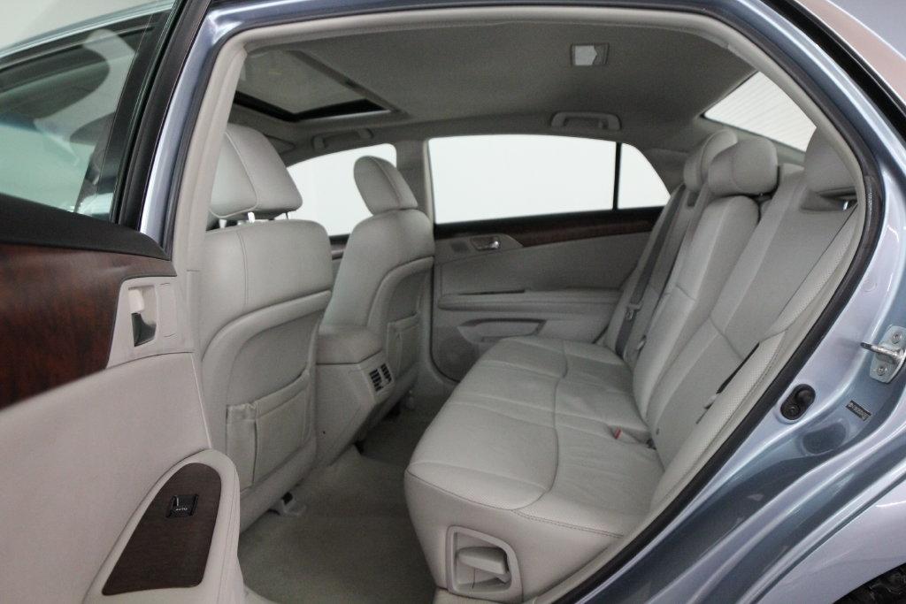 Toyota Avalon 4dr Sdn (Natl) 2012