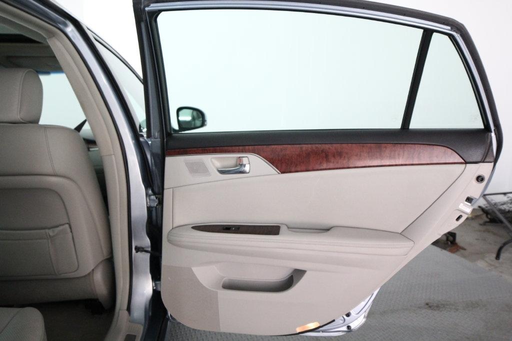 Toyota Avalon 4dr Sdn (Natl) 2012