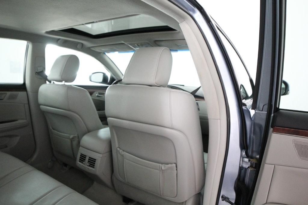 Toyota Avalon 4dr Sdn (Natl) 2012