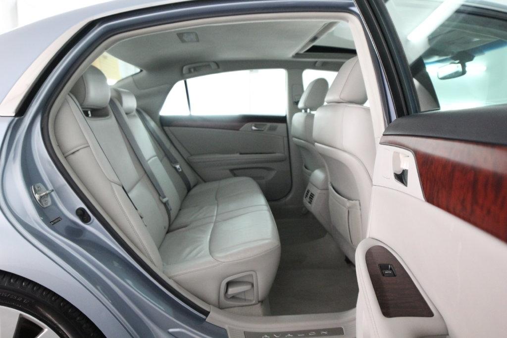 Toyota Avalon 4dr Sdn (Natl) 2012