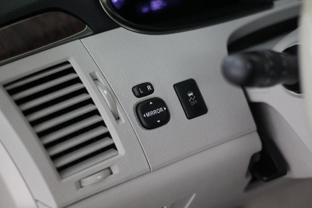 Toyota Avalon 4dr Sdn (Natl) 2012