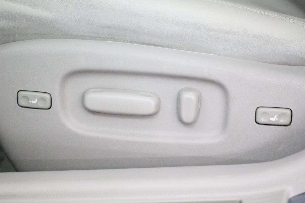 Toyota Avalon 4dr Sdn (Natl) 2012