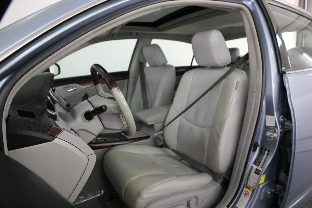 Toyota Avalon 4dr Sdn (Natl) 2012