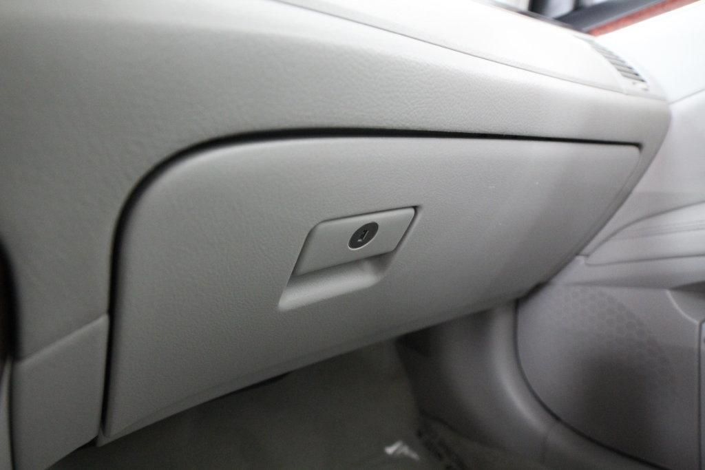 Toyota Avalon 4dr Sdn (Natl) 2012