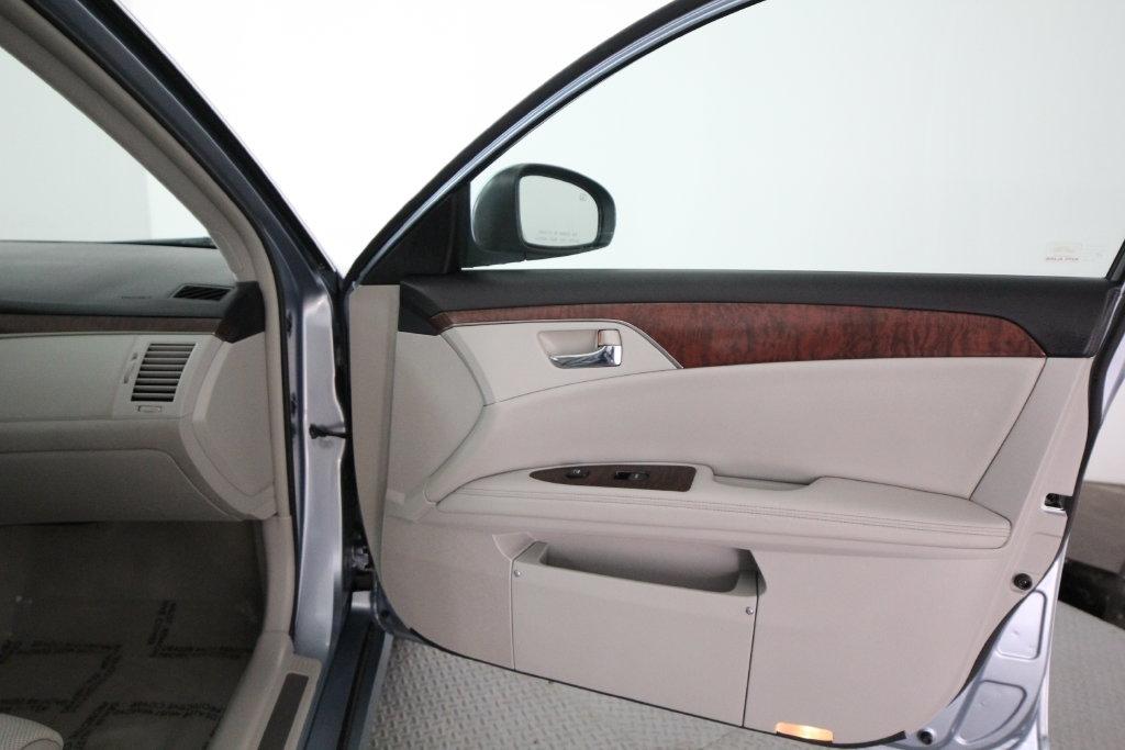 Toyota Avalon 4dr Sdn (Natl) 2012