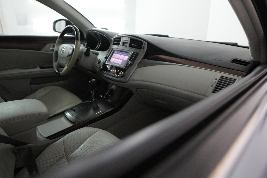 Toyota Avalon 4dr Sdn (Natl) 2012
