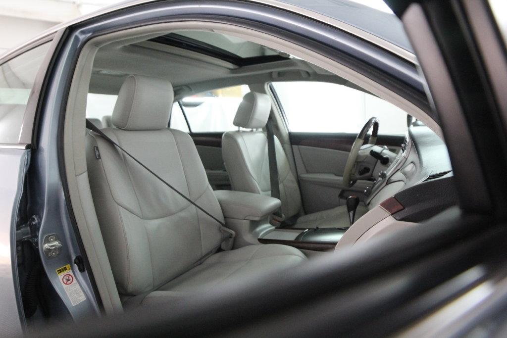 Toyota Avalon 4dr Sdn (Natl) 2012