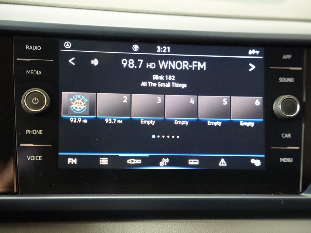 Volkswagen Taos SE FWD 2022