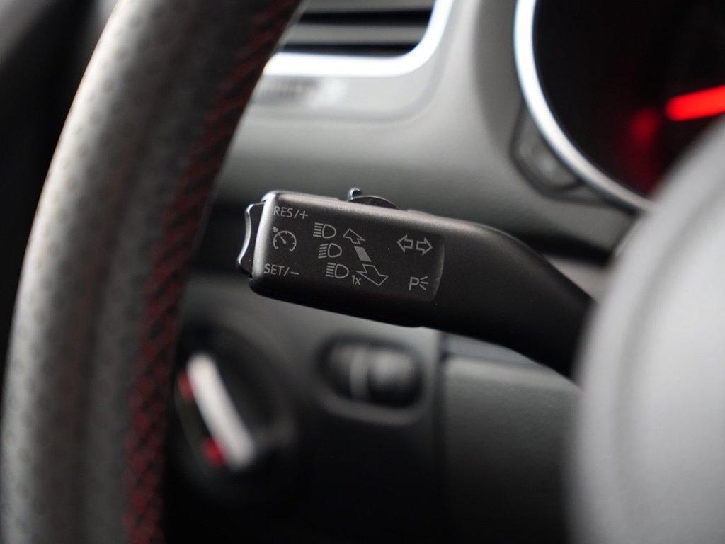 Volkswagen GTI 4dr HB Man w/Sunroof & Navi PZEV 2012