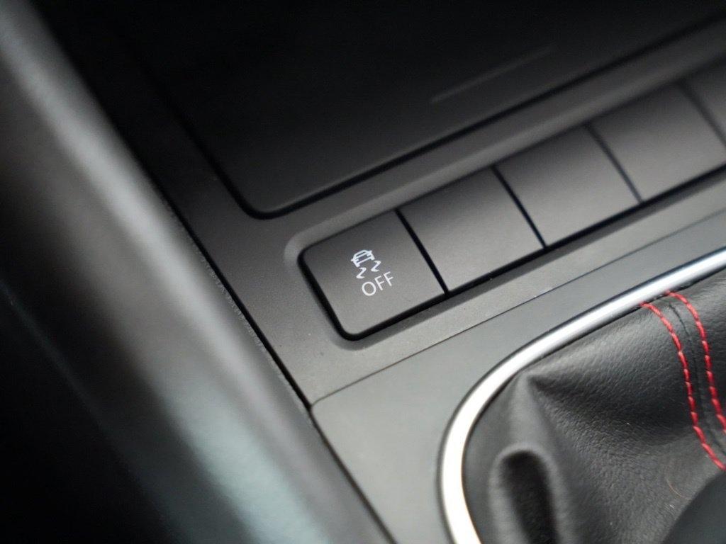 Volkswagen GTI 4dr HB Man w/Sunroof & Navi PZEV 2012