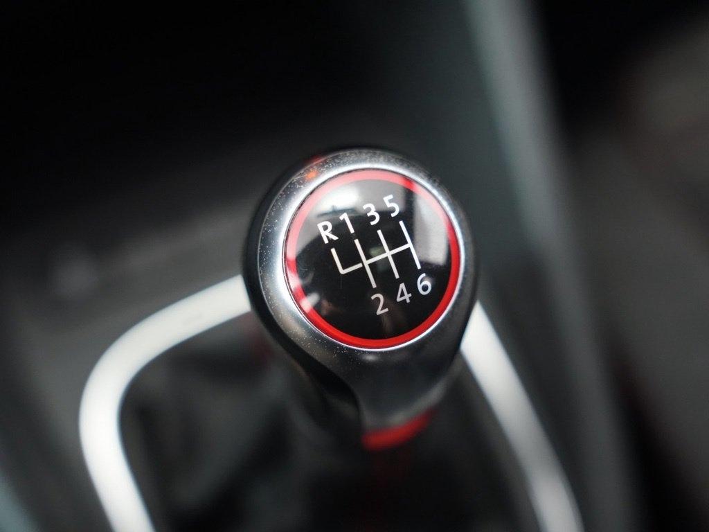 Volkswagen GTI 4dr HB Man w/Sunroof & Navi PZEV 2012