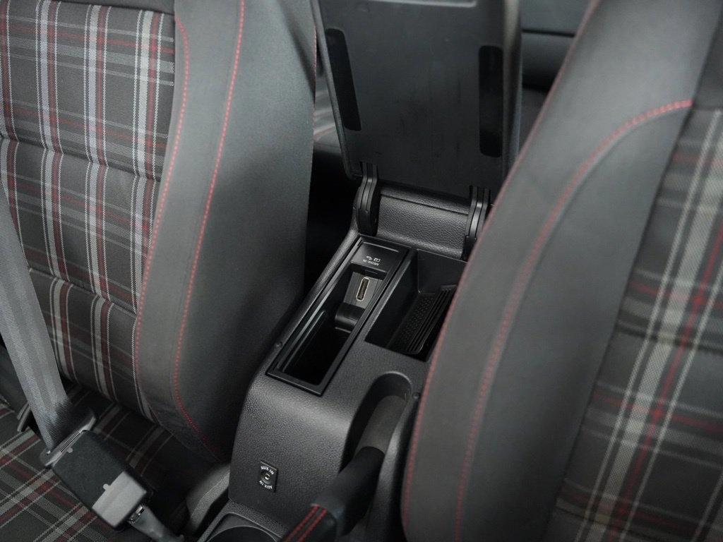 Volkswagen GTI 4dr HB Man w/Sunroof & Navi PZEV 2012