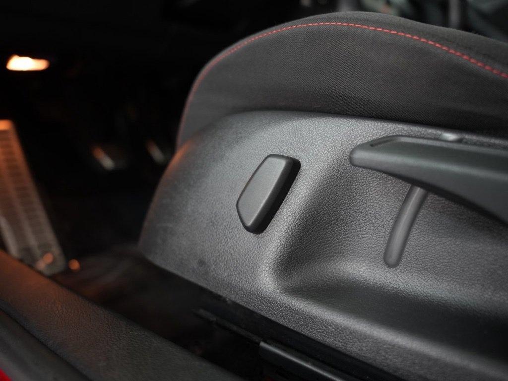 Volkswagen GTI 4dr HB Man w/Sunroof & Navi PZEV 2012