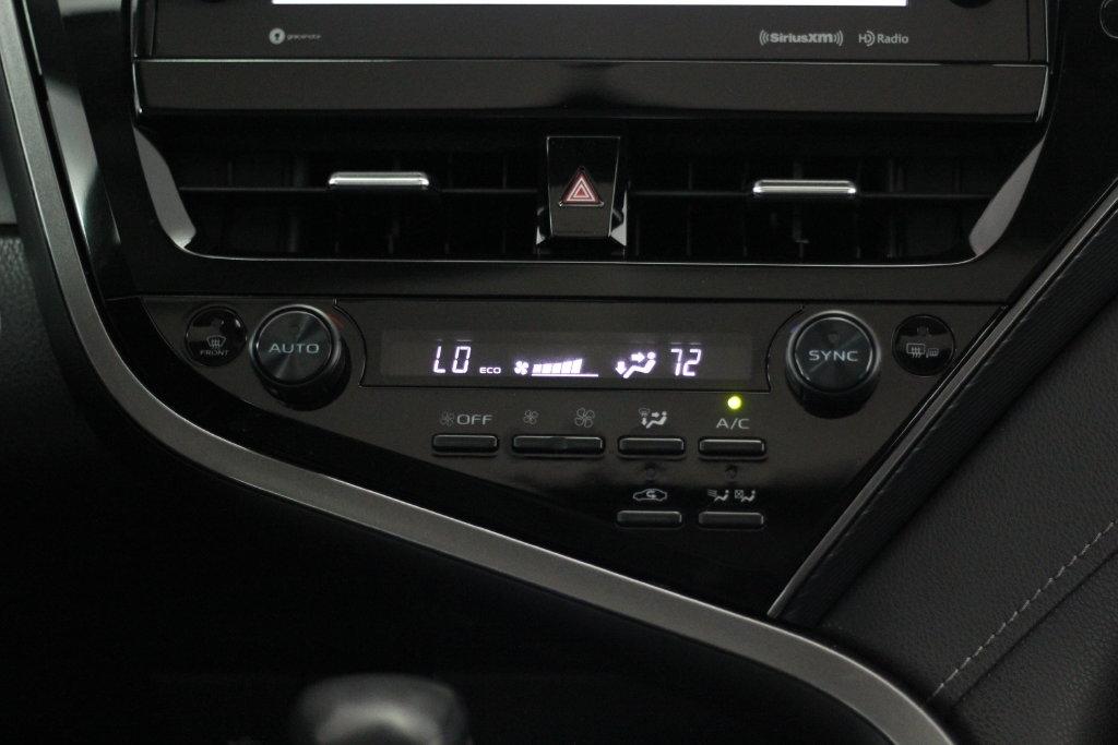 Toyota Camry Hybrid SE CVT (Natl) 2022