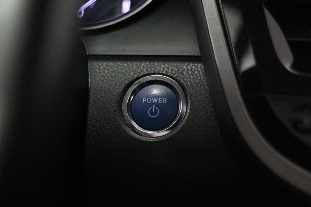 Toyota Camry Hybrid SE CVT (Natl) 2022