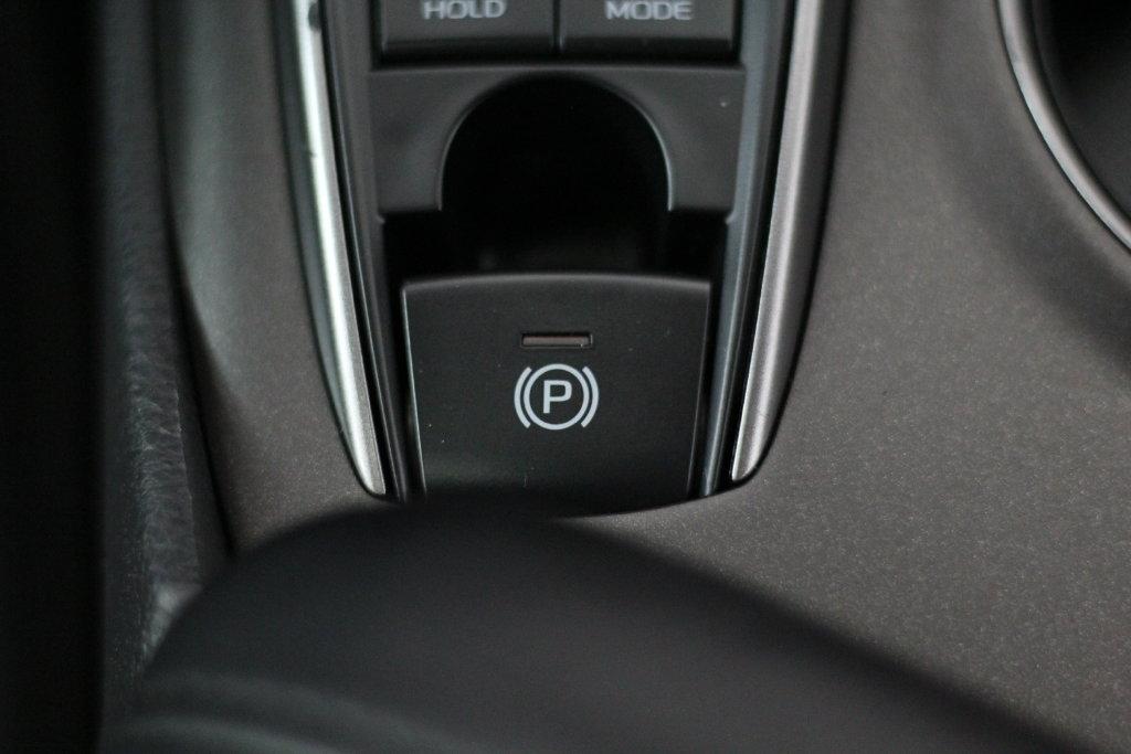 Toyota Camry Hybrid SE CVT (Natl) 2022