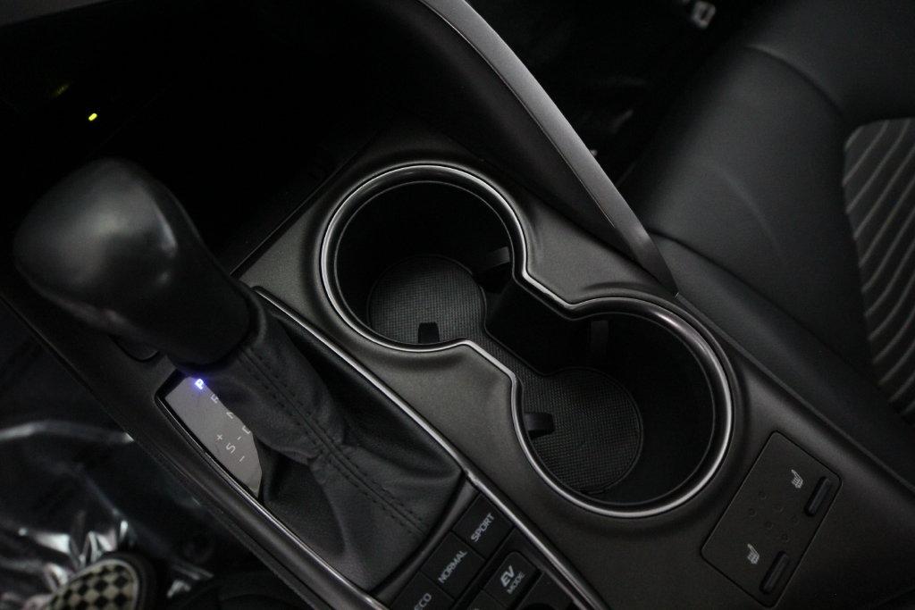 Toyota Camry Hybrid SE CVT (Natl) 2022