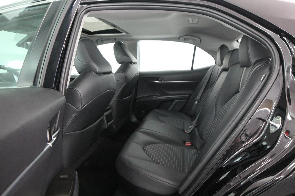 Toyota Camry Hybrid SE CVT (Natl) 2022