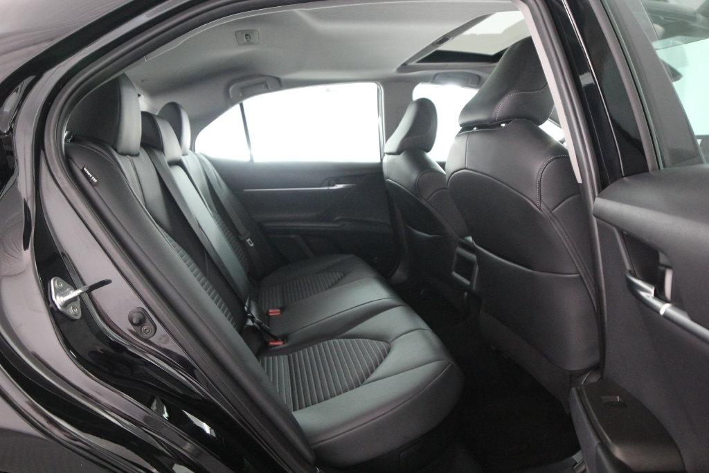 Toyota Camry Hybrid SE CVT (Natl) 2022