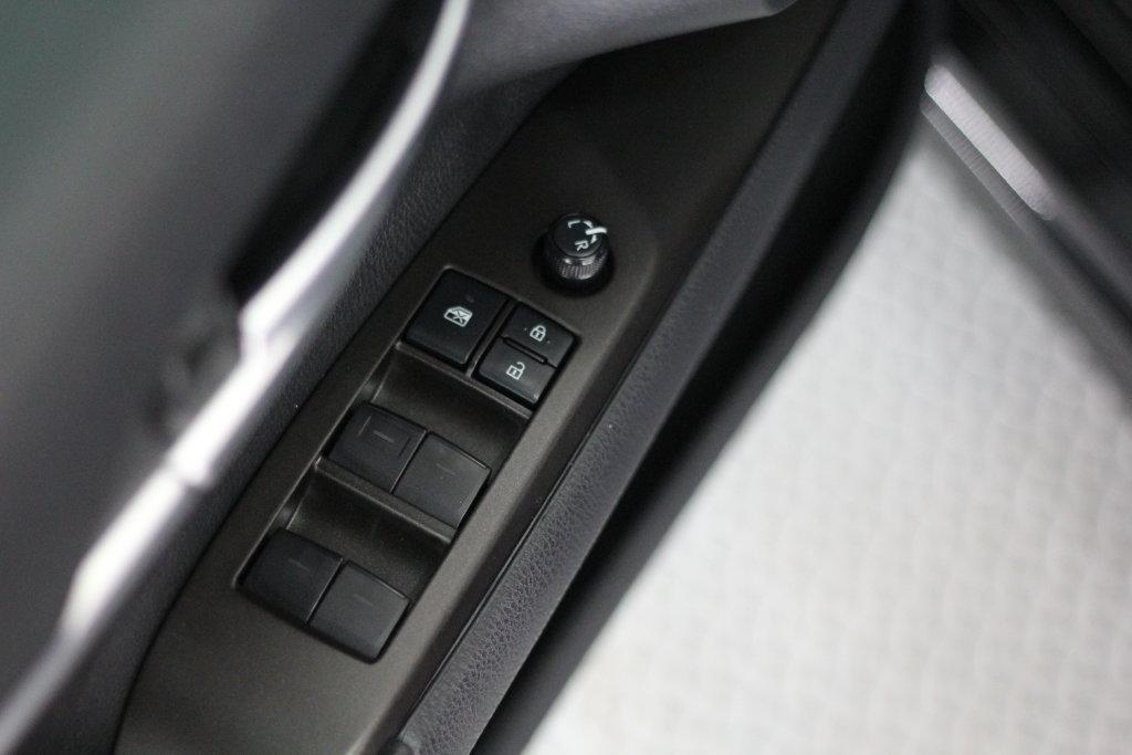 Toyota Camry Hybrid SE CVT (Natl) 2022